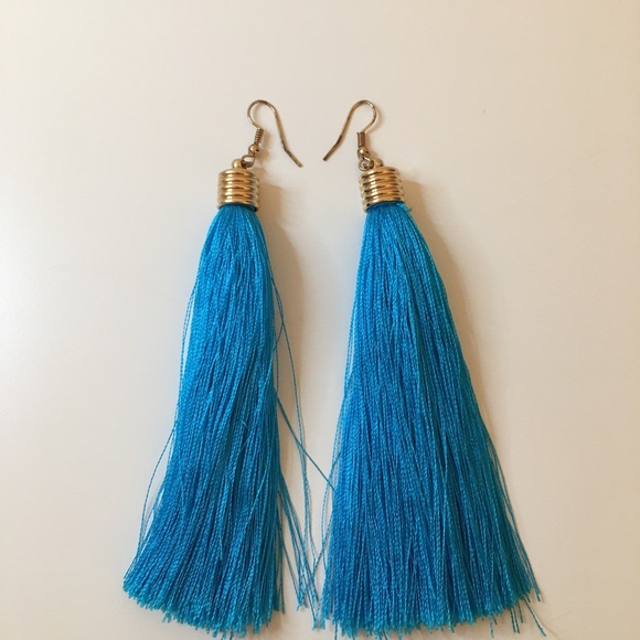 FREE with any purchase from my closet 
Set of 2 earrings - Picture 4 of 5